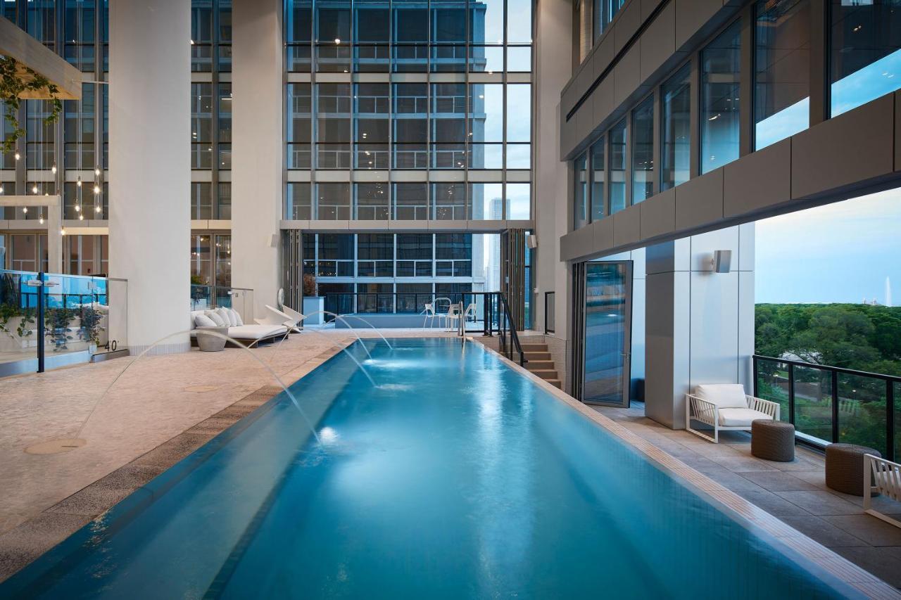 Aparthotel Sentral Michigan Avenue Chicago Esterno foto The pool at the Ritz-Carlton, Dallas