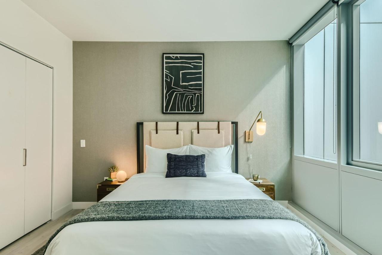 Aparthotel Sentral Michigan Avenue Chicago Esterno foto A bedroom at the hotel