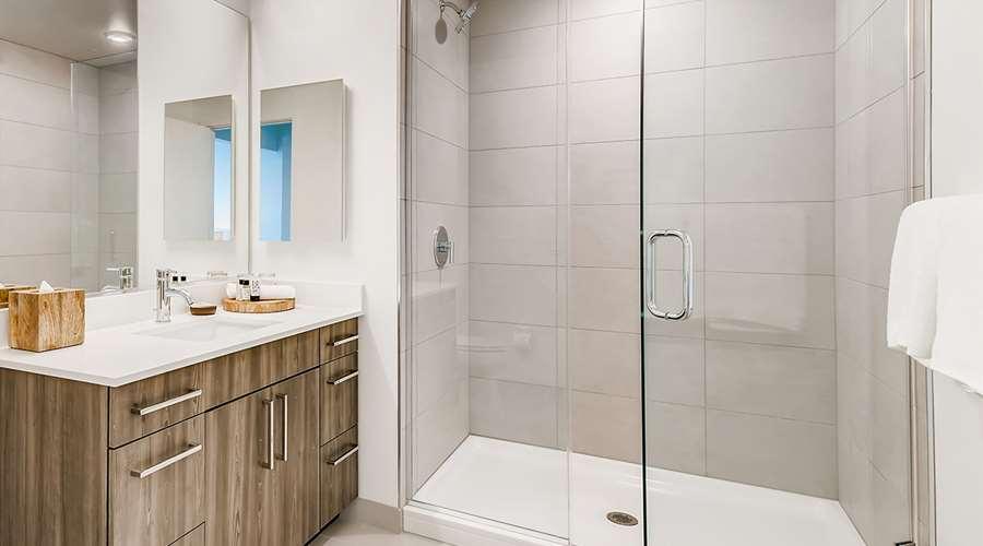 Aparthotel Sentral Michigan Avenue Chicago Esterno foto A shower with a glass door